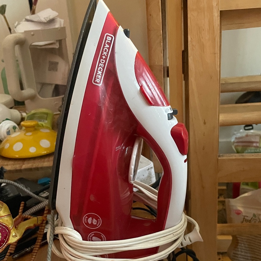 Black & Decker Red and White Steam Iron